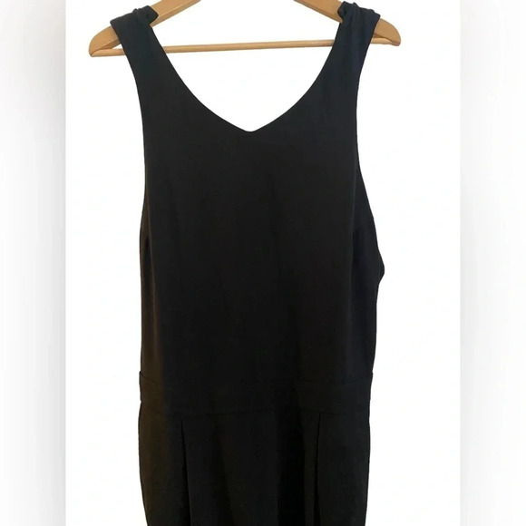 Babaton Aritzia Seamus Black Jumpsuit in Black - Open Back V Neck Size 10 - Picture 4 of 10
